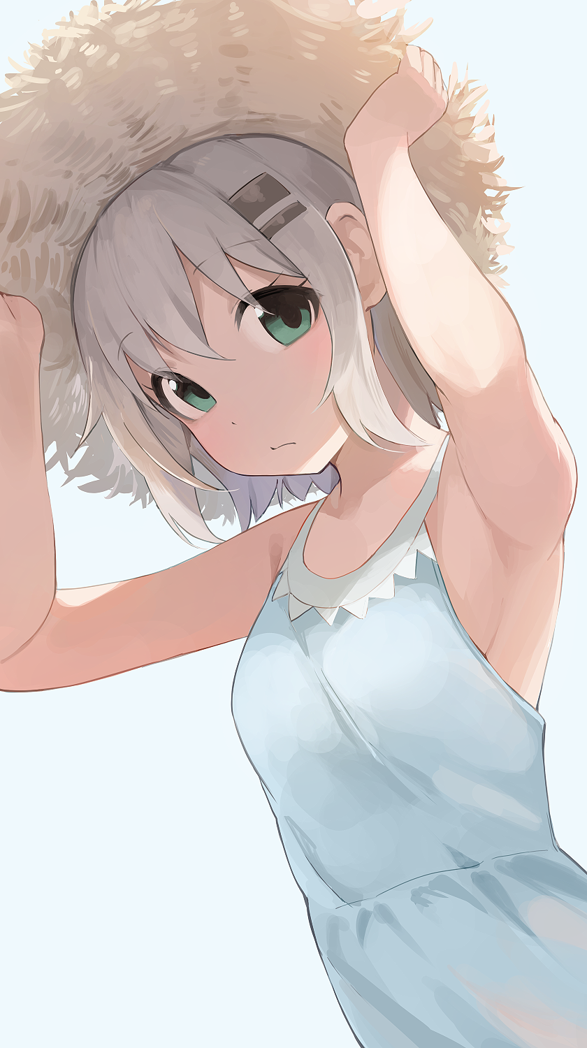 1girl armpits arms_up blue_background blue_dress closed_mouth dress eyebrows_visible_through_hair green_eyes grey_hair hair_ornament hairclip hat highres hiroki_(yyqw7151) short_hair simple_background sleeveless sleeveless_dress solo straw_hat yama_no_susume yukimura_aoi