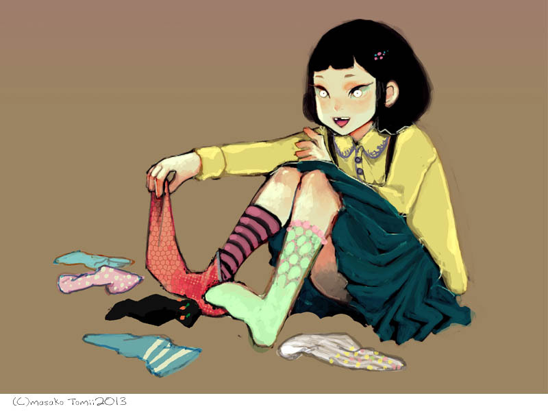 1girl asymmetrical_legwear bangs black_hair black_skirt brown_background collared_shirt dated hair_ornament knees_up long_sleeves medium_hair open_mouth original pleated_skirt shirt signature simple_background sitting skirt smile socks solo tomidoron white_eyes yellow_shirt