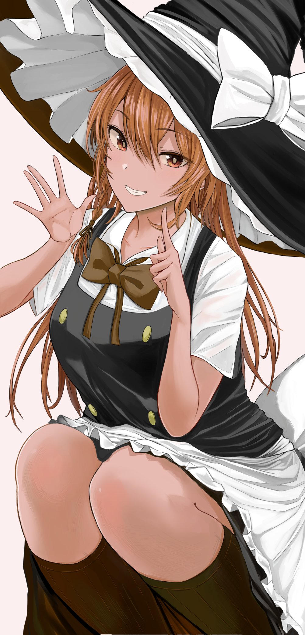 1girl \||/ apron black_dress black_legwear boots bow braid brown_eyes brown_hair buttons dress eyebrows_visible_through_hair feet_out_of_frame frilled_dress frills grin hair_bow hat hat_bow highres kirisame_marisa kneehighs koujouchou light_brown_hair long_hair looking_at_viewer short_sleeves side_braid single_braid smile solo squatting touhou waist_apron white_bow witch_hat yellow_eyes