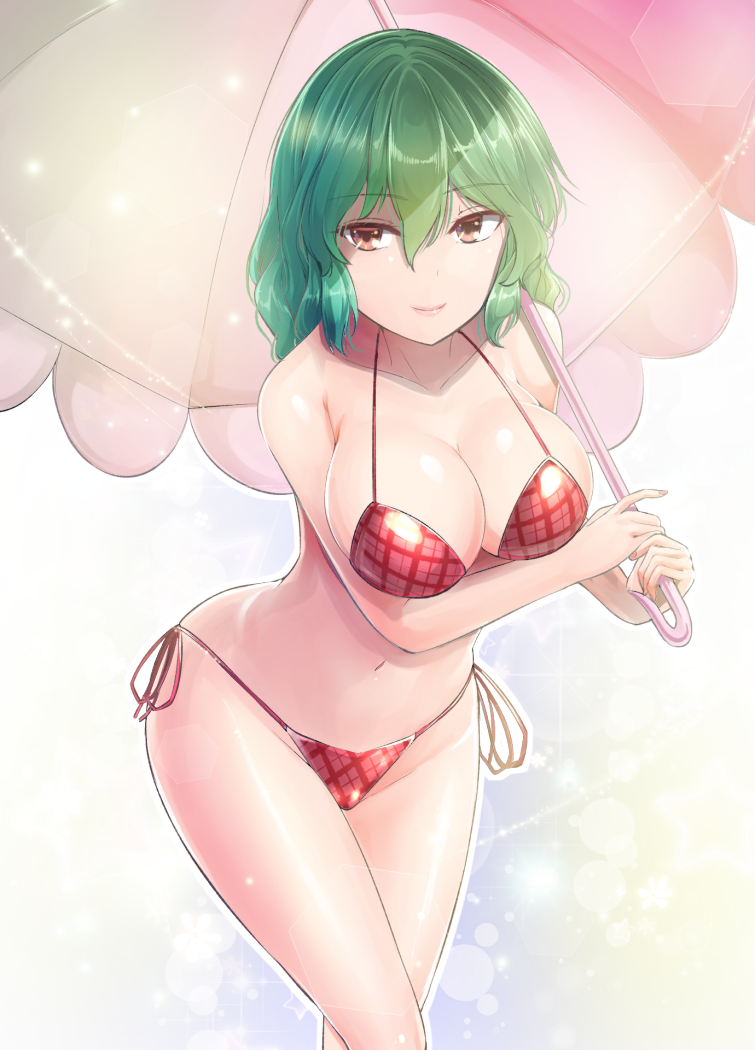 1girl bangs bare_arms bare_shoulders bikini breasts commentary cowboy_shot eyebrows_visible_through_hair green_hair hair_between_eyes holding holding_umbrella kazami_yuuka large_breasts looking_at_viewer navel pink_umbrella plaid plaid_bikini red_bikini red_eyes side-tie_bikini simple_background smile solo standing stomach swimsuit thighs touhou umbrella y2