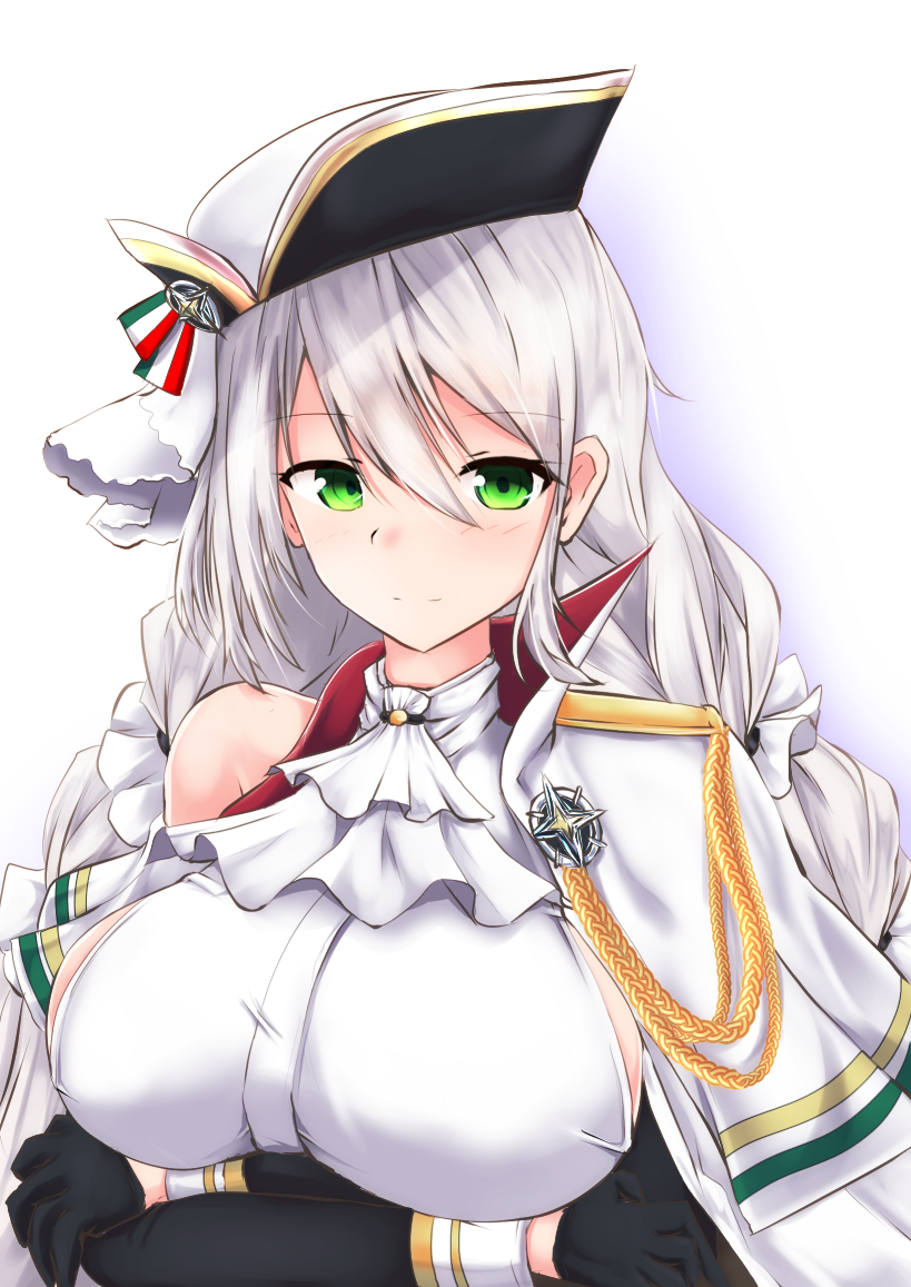 1girl aquila_(azur_lane) ascot azur_lane badge bangs black_gloves breasts coat coat_on_shoulders commentary_request crossed_arms detached_sleeves eyebrows_visible_through_hair eyes_visible_through_hair gloves green_eyes hair_between_eyes hat large_breasts long_hair looking_at_viewer sideboob sidelocks simple_background smile solo tetsuhige white_background white_hair