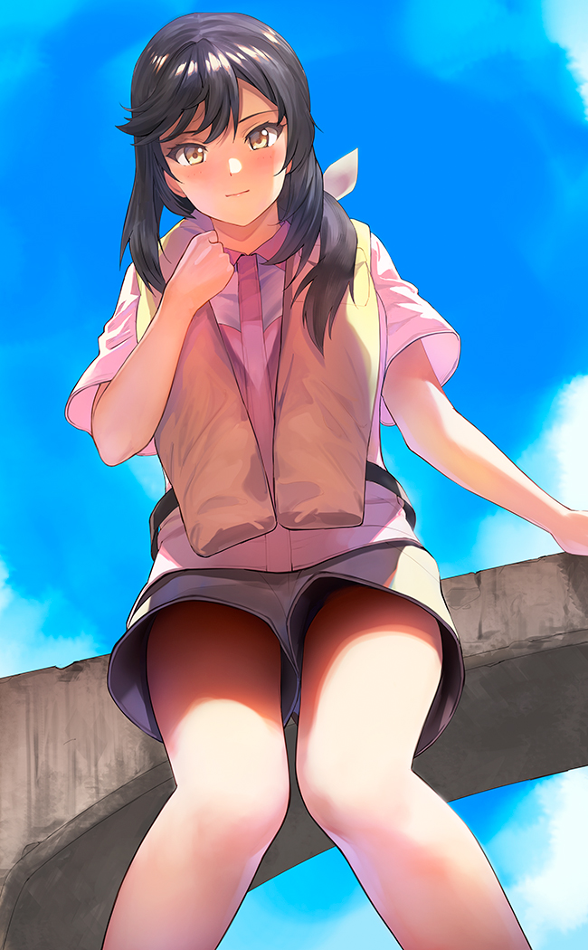 1girl a1 blue_sky blush brown_eyes clenched_hand hair_over_shoulder ichijou_hotaru leaning_on_rail life_vest looking_at_viewer low_ponytail medium_hair non_non_biyori pink_shirt shirt shorts sky solo