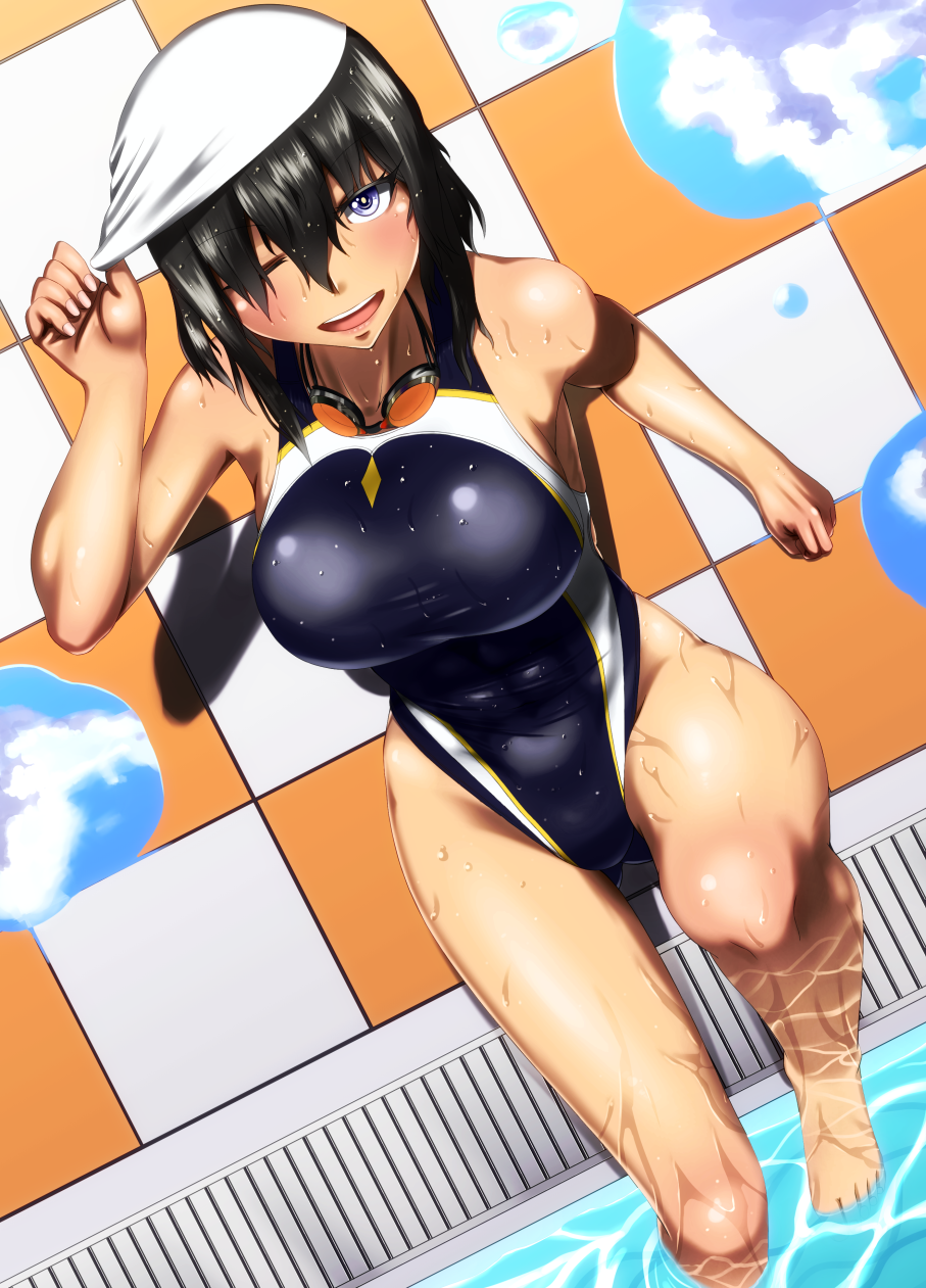 1girl black_hair black_swimsuit breasts competition_swimsuit from_above goggles goggles_around_neck highres large_breasts looking_at_viewer m0nsoo00n one-piece_swimsuit one_eye_closed open_mouth original poolside puddle short_hair smile soaking_feet solo swim_cap swimsuit tan upper_teeth wet white_headwear