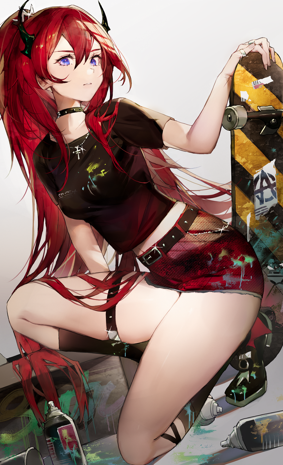 1girl anarchy_symbol arknights belt black_legwear black_shirt collarbone commentary_request demon_horns dutch_angle frown full_body graffiti grey_background hand_up highres horns jewelry kneehighs kneeling long_hair looking_at_viewer midriff_peek navel necklace paint_on_clothes paint_splatter parted_lips ponytail qiandaiyiyu red_shorts redhead ring shirt short_shorts short_sleeves shorts simple_background skateboard skindentation solo spray_can studded_choker surtr_(arknights) surtr_(liberte_echec)_(arknights) t-shirt thigh_strap thighs thumb_ring violet_eyes