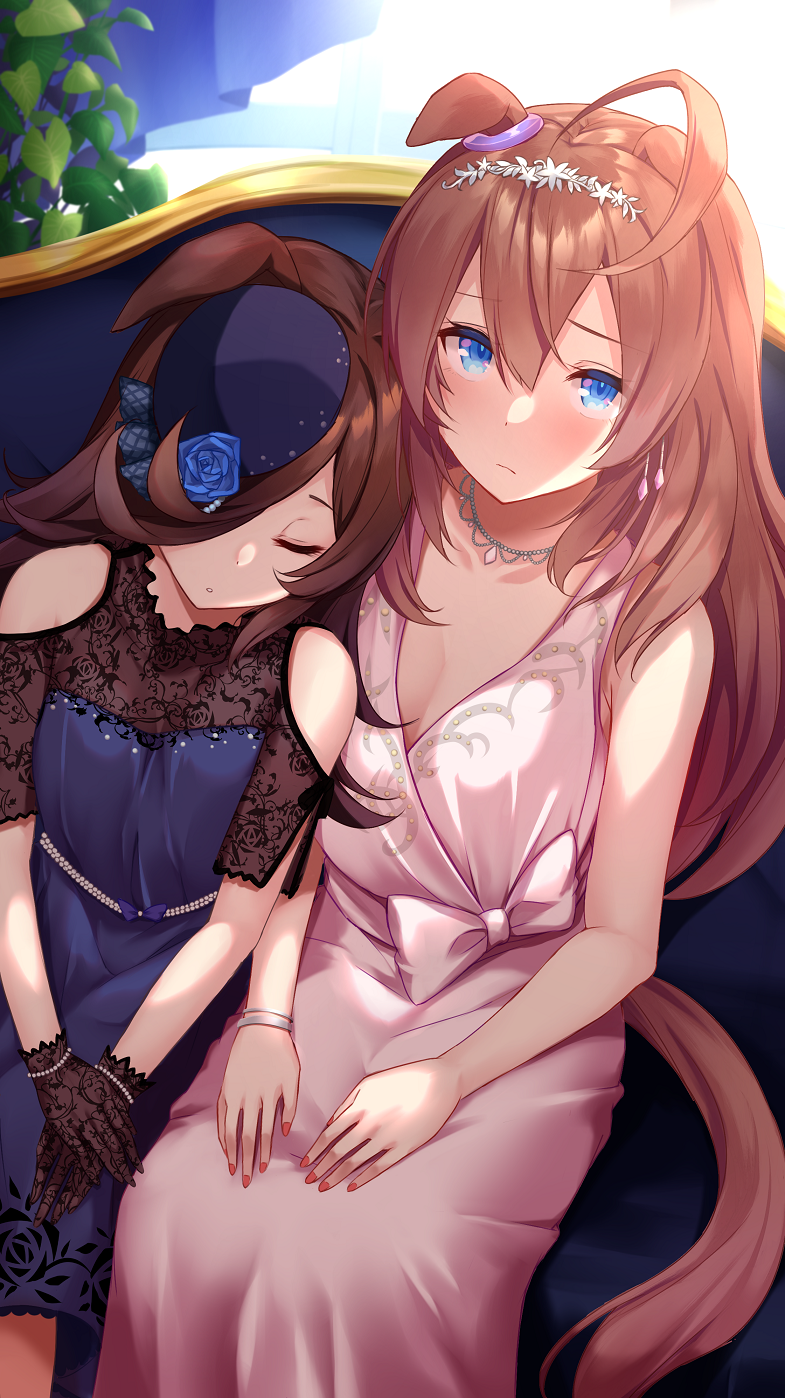 2girls ahoge animal_ears bangs bare_shoulders blue_eyes blue_flower blue_rose blush brown_gloves brown_hair closed_eyes clothing_cutout commentary_request couch dress eyebrows_visible_through_hair flower gloves hair_between_eyes hands_on_lap hat hat_flower head_on_another's_shoulder head_rest highres horse_ears horse_girl horse_tail jewelry long_hair looking_at_viewer merxkialis mihono_bourbon_(umamusume) multiple_girls nail_polish necklace on_couch pink_dress purple_dress purple_hair red_nails rice_shower_(umamusume) rose shoulder_cutout sitting sleeveless sleeveless_dress tail umamusume very_long_hair