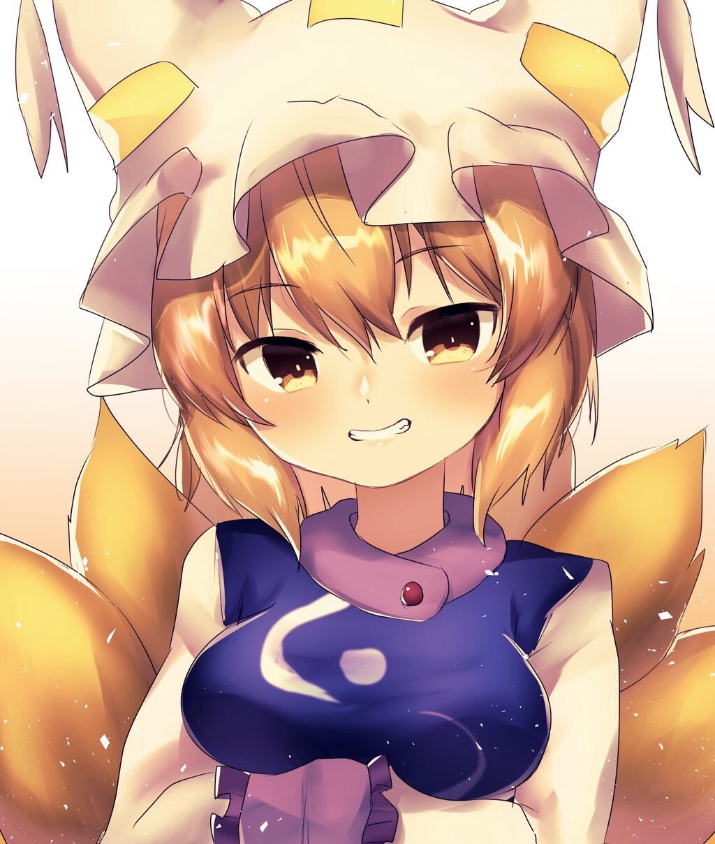 1girl animal_ears blonde_hair blush breasts dress fox_ears fox_tail grin hat highres looking_at_viewer medium_breasts multiple_tails nenobi_(nenorium) pillow_hat short_hair simple_background smile solo tabard tail touhou upper_body white_background white_dress yakumo_ran yellow_eyes