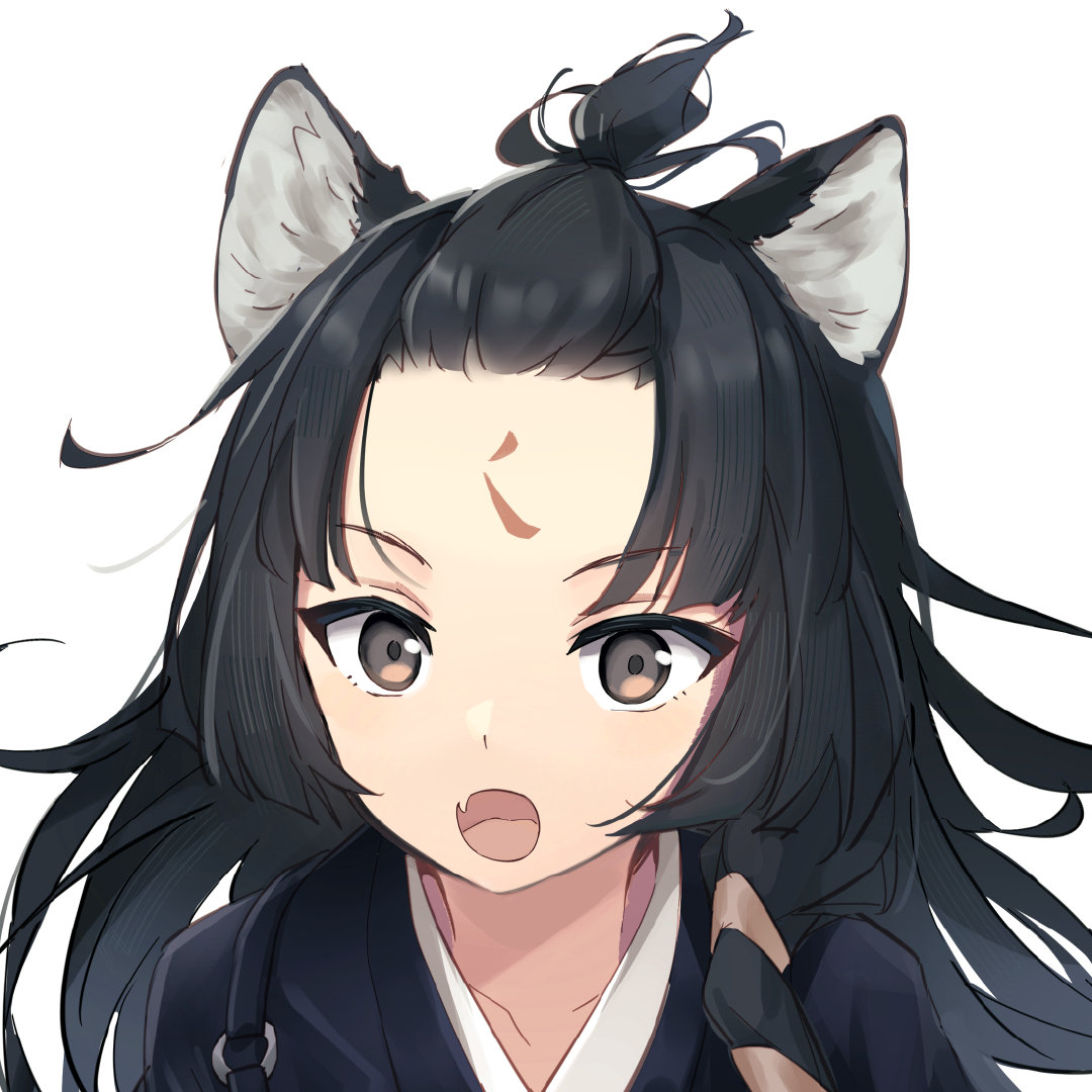 1girl animal_ears arknights black_hair black_kimono brown_eyes chinese_commentary commentary_request dog_ears dog_girl eyebrows_visible_through_hair face facial_mark fang forehead forehead_mark japanese_clothes kimono long_hair looking_at_viewer open_mouth portrait saga_(arknights) simple_background skin_fang solo topknot white_background