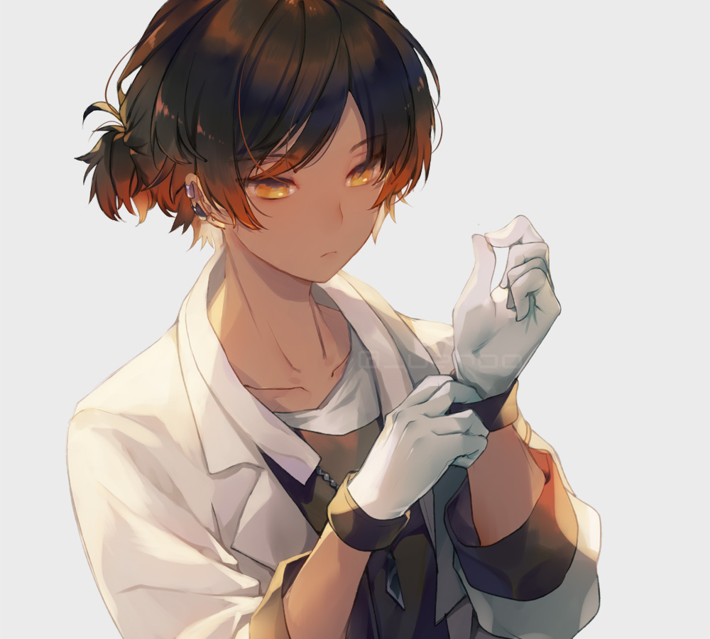 1boy adjusting_clothes adjusting_gloves arknights bangs black_hair brown_hair closed_mouth dark-skinned_male dark_skin gloves gradient_hair grey_background jacket jewelry male_focus multicolored_hair necklace ponytail short_ponytail simple_background solo thorns_(arknights) twitter_username uenoo upper_body watermark white_gloves white_jacket yellow_eyes