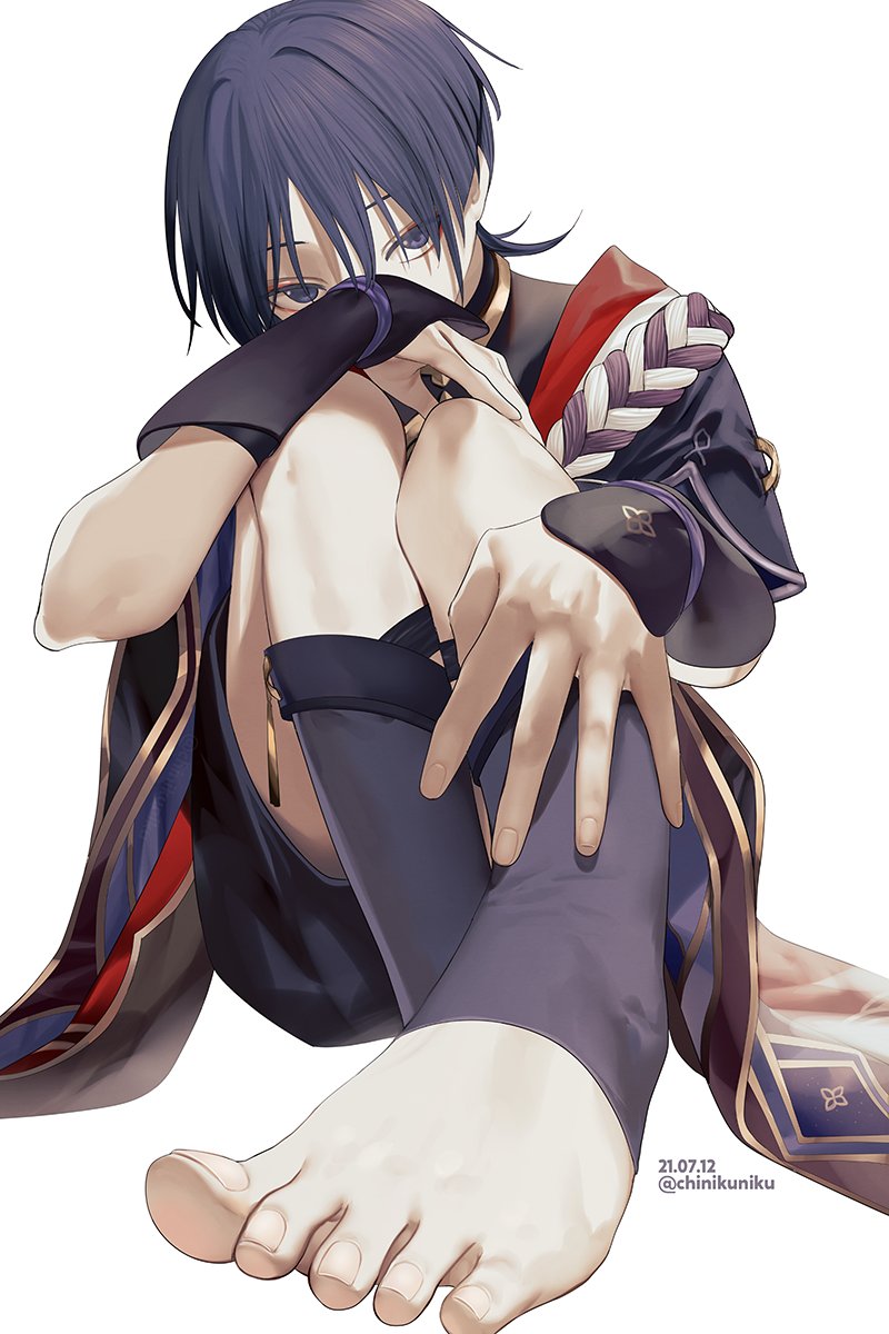 1boy bangs barefoot black_eyes black_hair chinikuniku commentary_request covered_mouth dated eyeliner feet genshin_impact hand_on_own_knee highres japanese_clothes looking_at_viewer makeup male_focus scaramouche_(genshin_impact) short_hair shorts simple_background socks solo symbol_commentary twitter_username white_background