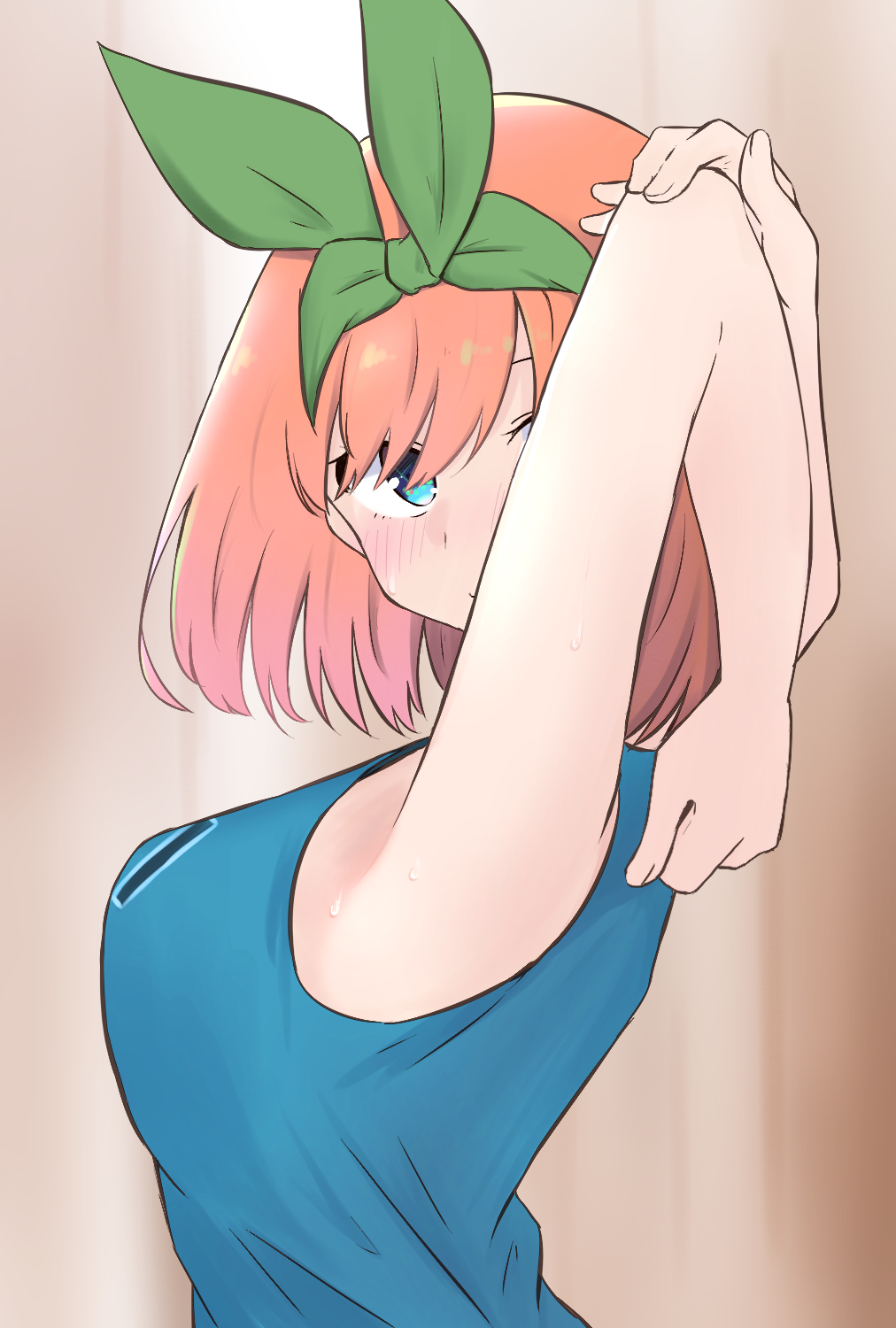 1girl armpits arms_behind_head arms_up bangs bare_arms bare_shoulders blue_eyes blue_tank_top breasts eyebrows_behind_hair from_side go-toubun_no_hanayome green_ribbon hair_over_one_eye hair_ribbon highres kujou_karasuma looking_at_viewer looking_to_the_side medium_breasts nakano_yotsuba orange_hair ribbon solo sweat tank_top upper_body