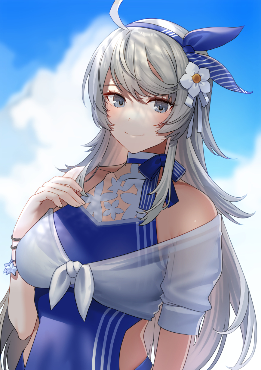 1girl ahoge akagi_kurage bangs blue_hairband blue_swimsuit bracelet breasts clouds crop_top day grey_eyes grey_hair hair_between_eyes hair_ornament hairband hand_on_own_chest highres jewelry kantai_collection large_breasts long_hair one-piece_swimsuit outdoors shirt short_sleeves sidelocks sky smile solo star_(symbol) swimsuit tied_shirt washington_(kancolle) white_shirt