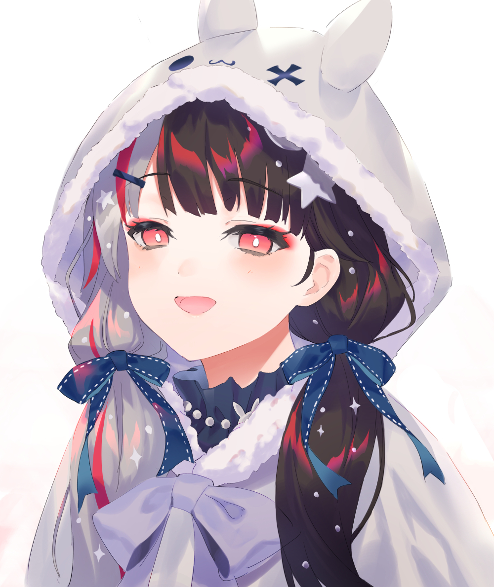 1girl :d animal_ears animal_hood bangs black_hair blue_bow blush bow capelet commentary_request eyebrows_visible_through_hair fake_animal_ears fur-trimmed_hood fur_trim grey_capelet grey_hair hair_bow hair_ornament hairclip hood hood_up hooded_capelet long_hair low_twintails mosomoso multicolored_hair nijisanji open_mouth red_eyes redhead simple_background smile solo streaked_hair twintails two-tone_hair upper_body virtual_youtuber white_background yorumi_rena