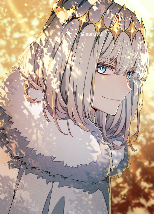 1boy blue_eyes cape fate/grand_order fate_(series) fur-trimmed_cape fur_trim looking_at_viewer male_focus moru00f oberon_(fate) shade silver_hair smile twitter_username