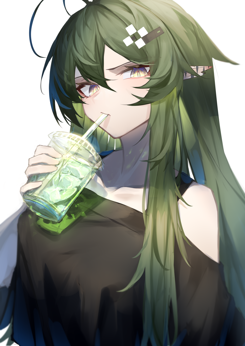 1girl alternate_costume antenna_hair arknights bangs bare_shoulders black_shirt breasts cup disposable_cup drinking drinking_straw gavial_(arknights) green_hair hair_between_eyes hair_ornament hairclip highres holding holding_cup long_hair looking_at_viewer medium_breasts ozeu0916 pointy_ears shirt sidelocks solo upper_body yellow_eyes