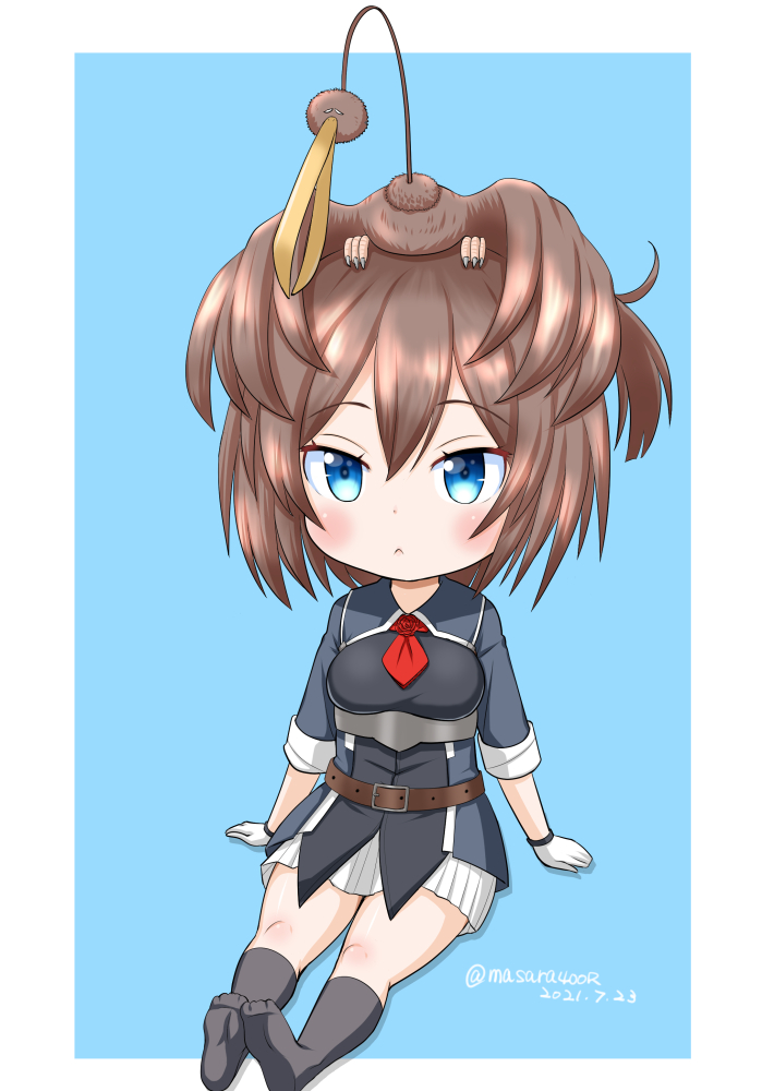 1girl animal_on_head animal_request ascot bird bird_on_head bird_request black_legwear blue_background blue_eyes border brown_hair chibi commentary_request flower gloves kantai_collection kneehighs long_hair looking_at_viewer masara_(chuujou) messy_hair military military_uniform on_head one-hour_drawing_challenge pleated_skirt red_flower red_neckwear red_rose rose sheffield_(kancolle) sitting skirt solo two-tone_background uniform white_border white_gloves white_skirt