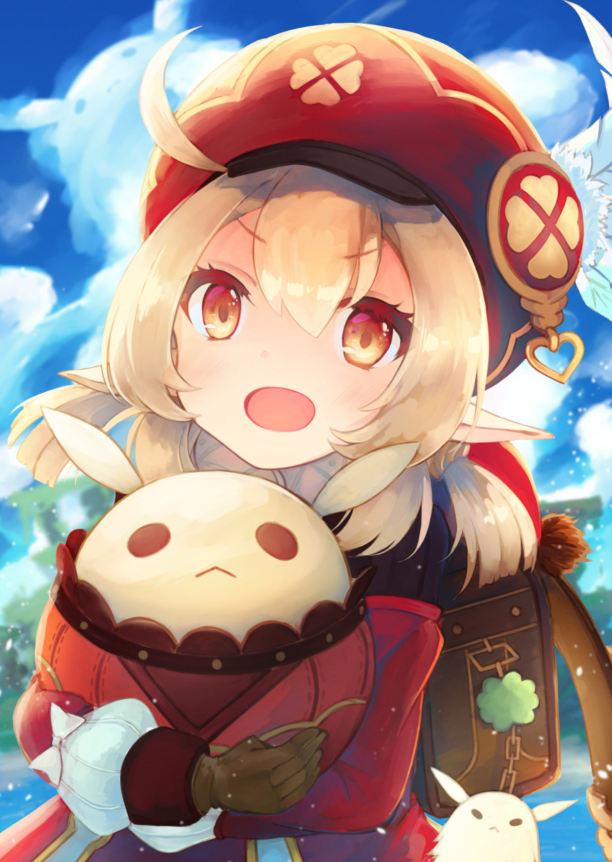 1girl :d ahoge backpack bag bangs blonde_hair brown_gloves cabbie_hat commentary_request cute day dress eyebrows_visible_through_hair feathers genshin_impact gloves hair_between_eyes hat hat_feather highres klee_(genshin_impact) loli long_sleeves looking_at_viewer low_twintails mihoyo_technology_(shanghai)_co._ltd. moe object_hug open_mouth otogi_kyouka outdoors pointy_ears red_dress red_eyes red_headwear smile solo twintails v-shaped_eyebrows white_feathers
