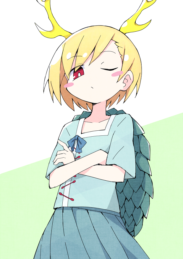 1girl asameshi blonde_hair blue_shirt blue_skirt blush_stickers bright_pupils crossed_arms dragon_horns green_background horns kicchou_yachie looking_at_viewer one_eye_closed red_eyes shirt short_hair short_sleeves skirt solo touhou turtle_shell upper_body white_background white_pupils