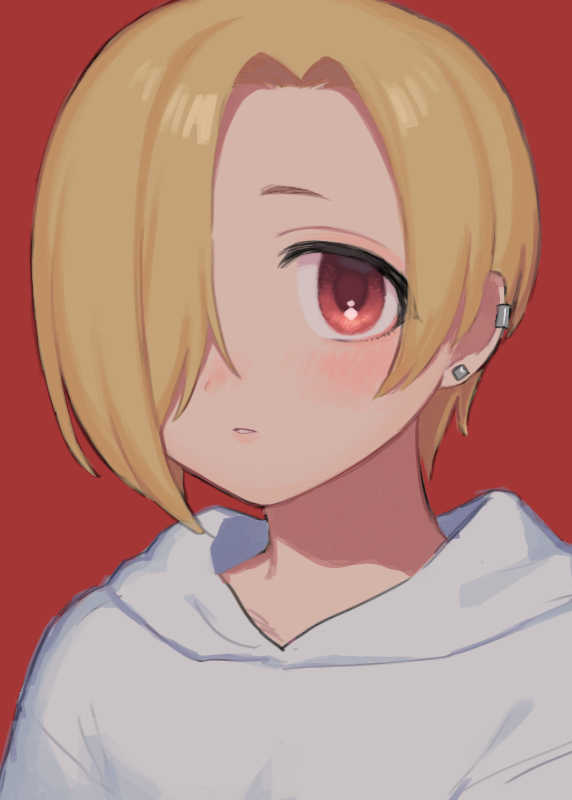 1girl bangs blonde_hair blush chiyoko_(tykchiyo) commentary_request ear_piercing earrings hair_over_one_eye hood hood_down hoodie idolmaster idolmaster_cinderella_girls jewelry looking_at_viewer parted_lips piercing red_background red_eyes shirasaka_koume short_hair simple_background sleeves_past_wrists solo upper_body