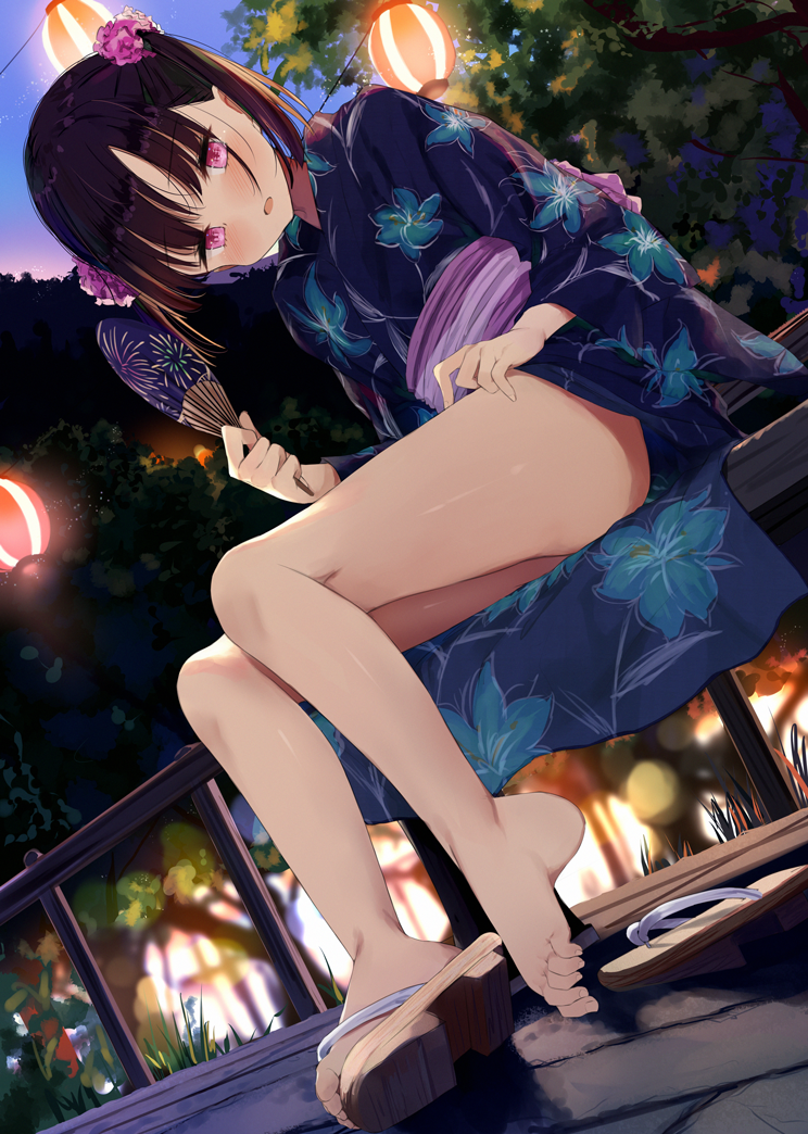 ass bangs barefoot bench blue_kimono blurry blurry_background blush brown_hair clothes_lift commentary dusk dutch_angle festival floral_print flower foliage hair_flower hair_ornament hand_fan hand_on_own_leg holding holding_fan japanese_clothes kamizaki_hibana kimono kimono_lift lantern looking_at_viewer original paper_fan paper_lantern parted_lips purple_flower railing short_twintails thighs toe_scrunch tree twintails violet_eyes wooden_floor yukata zouri