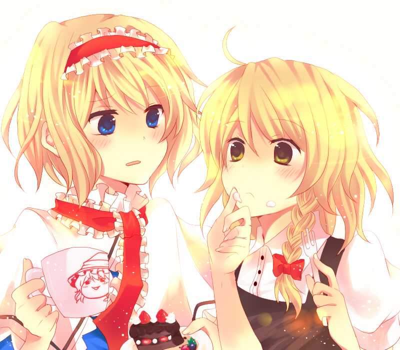 2girls alice_margatroid amayoikazuto bad_id blonde_hair blue_eyes braid cake cup food food_on_face fork hair_bow hairband kirisame_marisa mug multiple_girls no_hat no_headwear pastry side_braid touhou wiping_face yellow_eyes yukkuri_shiteitte_ne