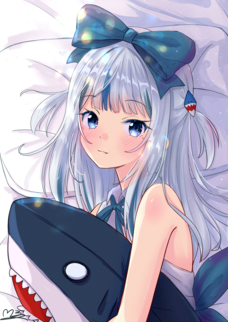 1girl :3 bangs bed_sheet blue_eyes blunt_bangs blush bow commentary_request doll_hug eyebrows_visible_through_hair gawr_gura hair_bow hair_ribbon hololive hololive_english long_hair looking_at_viewer lying m_ko_(maxft2) multicolored_hair on_side ribbon sidelocks signature silver_hair smile solo stuffed_animal stuffed_shark stuffed_toy two-tone_hair two_side_up virtual_youtuber