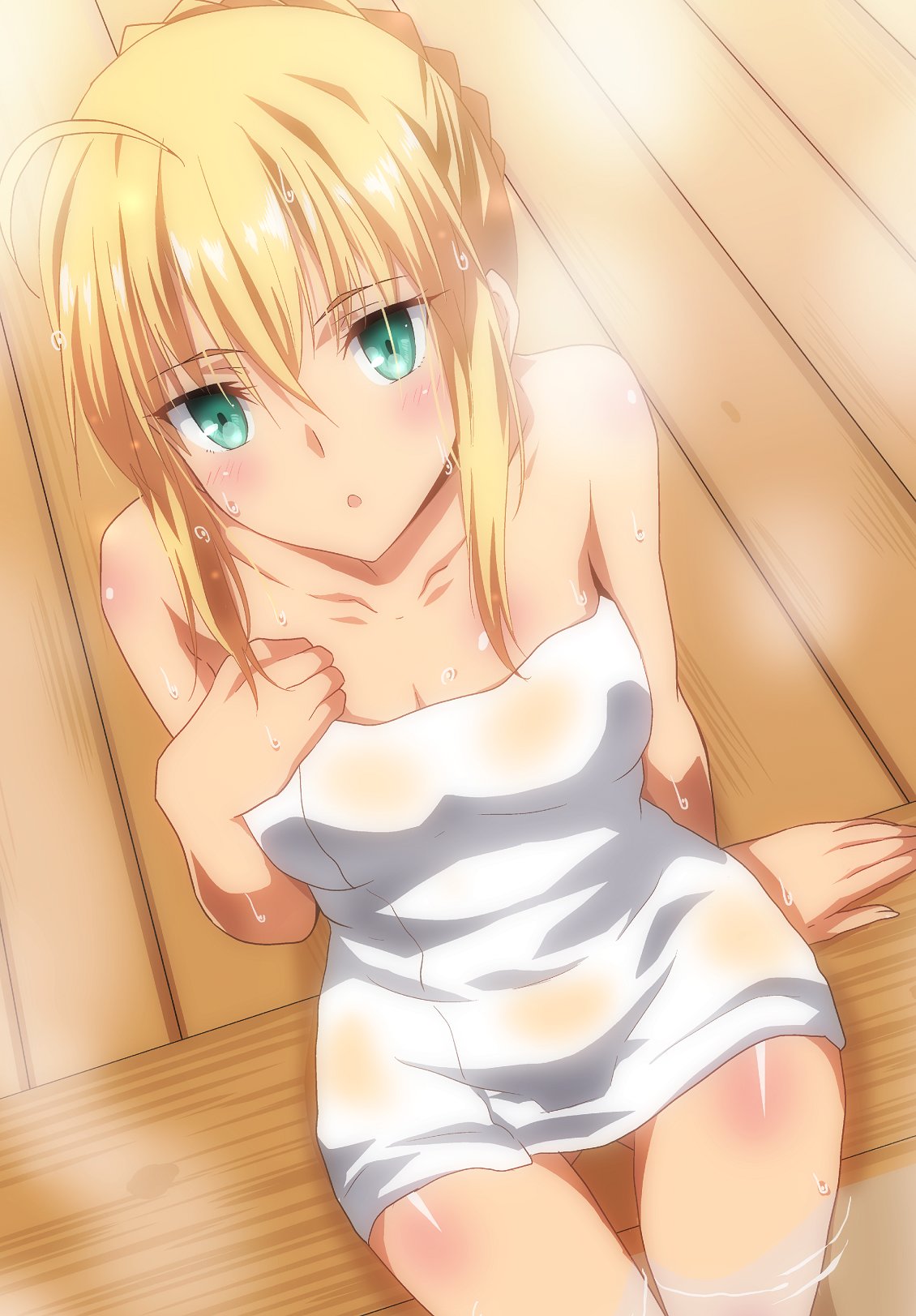 1girl ahoge artoria_pendragon_(fate) blonde_hair blush breast_suppress breasts fate_(series) green_eyes hara_(harayutaka) highres looking_at_viewer naked_towel partially_submerged saber shiny shiny_skin sitting solo towel water wet wooden_floor