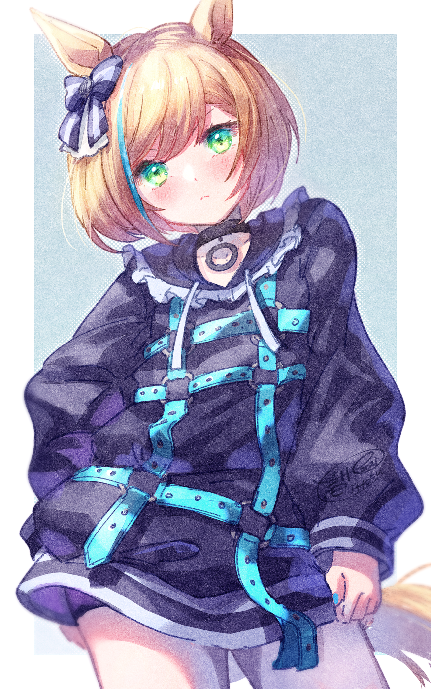 1girl 2021 animal_ears artist_name black_dress blonde_hair bow closed_mouth commentary_request cowboy_shot drawstring dress green_eyes hair_bow highres hoodie_dress horse_ears horse_girl horse_tail ittokyu little_cocon_(umamusume) long_sleeves short_hair signature solo striped striped_bow tail two-tone_background umamusume