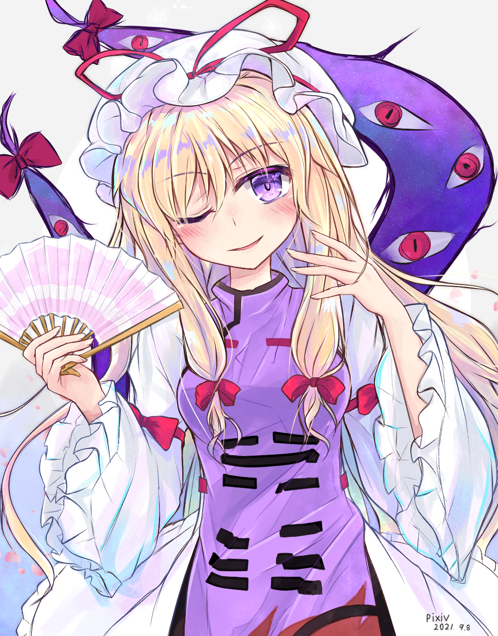 1girl arm_strap bangs blonde_hair blush bow breasts cowboy_shot dress extra_eyes eyebrows_visible_through_hair eyes_visible_through_hair fingernails folding_fan gap_(touhou) hair_bow hand_fan hands_up hat hat_ribbon head_tilt highres holding holding_fan long_hair long_sleeves looking_at_viewer medium_breasts mob_cap one_eye_closed open_mouth red_bow red_eyes red_ribbon ribbon shiny shiny_clothes shiny_hair sidelocks simple_background smile solo tabard teruteruyohou touhou trigram very_long_hair white_background white_dress white_headwear wide_sleeves yakumo_yukari yellow_nails