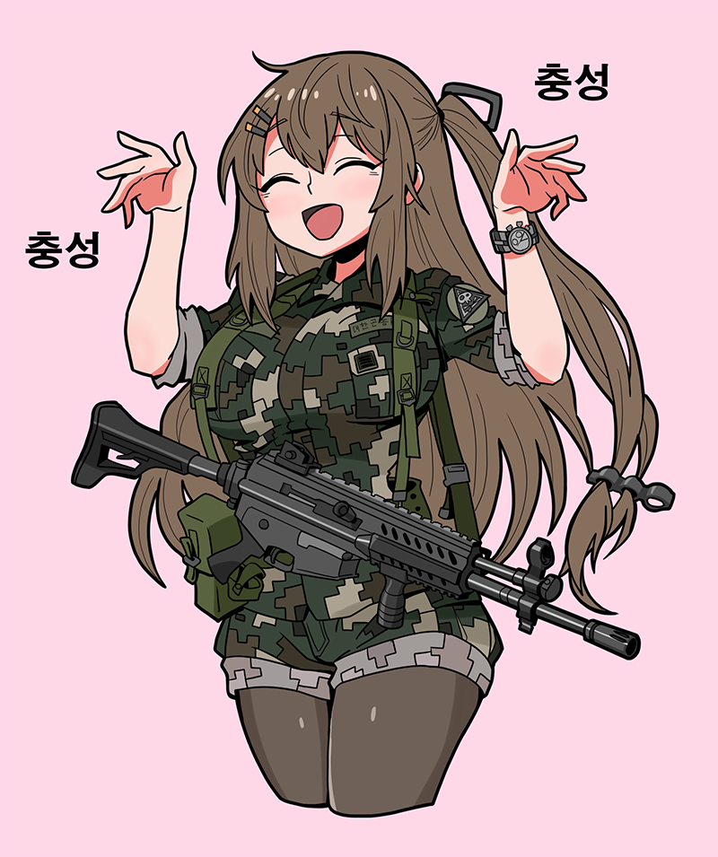 1girl :d bad_id bad_pixiv_id bangs brown_hair brown_legwear camouflage camouflage_jacket camouflage_shorts closed_eyes daewoo_k2 girls_frontline gun hair_between_eyes hair_ornament hairpin jacket jagd k2_(girls'_frontline) leggings long_hair military military_uniform open_mouth pink_background rifle shorts simple_background sleeves_rolled_up smile solo uniform watch weapon