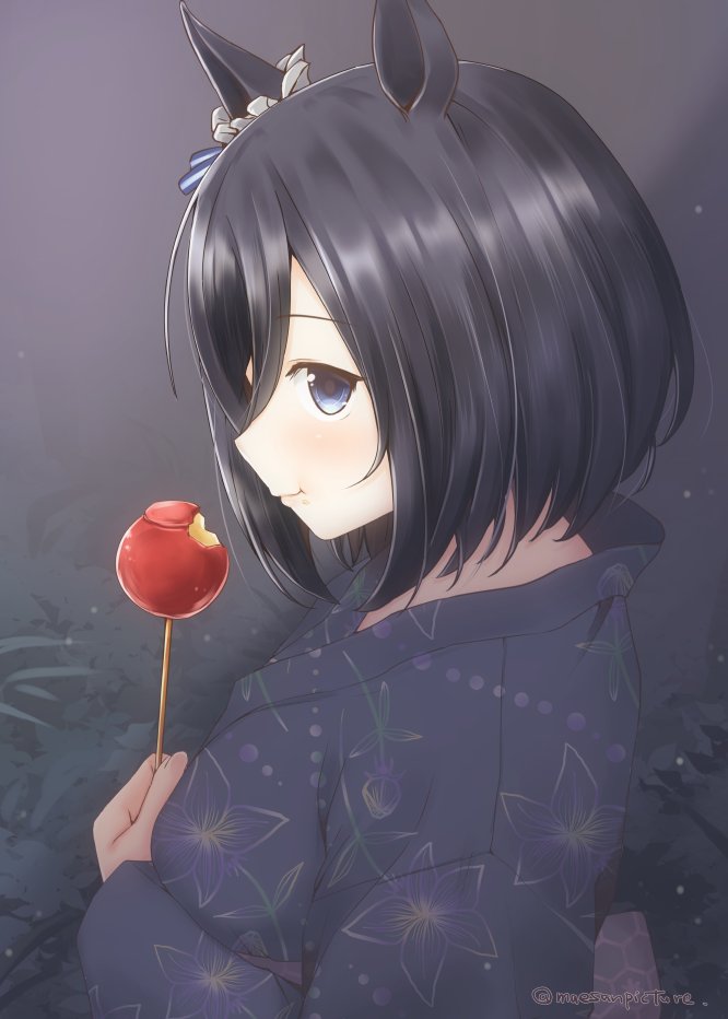 1girl animal_ears bangs black_hair blue_eyes blush candy_apple ear_ribbon eating eishin_flash_(umamusume) floral_print food food_in_mouth from_side hair_between_eyes holding holding_food horse_ears horse_girl japanese_clothes kimono long_sleeves looking_at_viewer mae_(maesanpicture) night outdoors profile short_hair solo twitter_username umamusume upper_body yukata