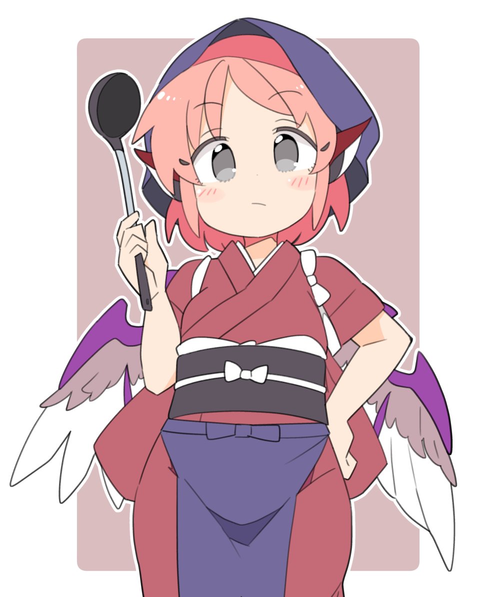 1girl animal_ears apron bangs bird_ears bird_wings black_sash blue_apron blue_bandana border brown_background brown_kimono closed_mouth eyebrows_visible_through_hair grey_eyes hand_on_hip holding ini_(inunabe00) japanese_clothes kimono mystia_lorelei okamisty pink_hair sash short_hair short_sleeves simple_background solo standing touhou white_border white_wings wings