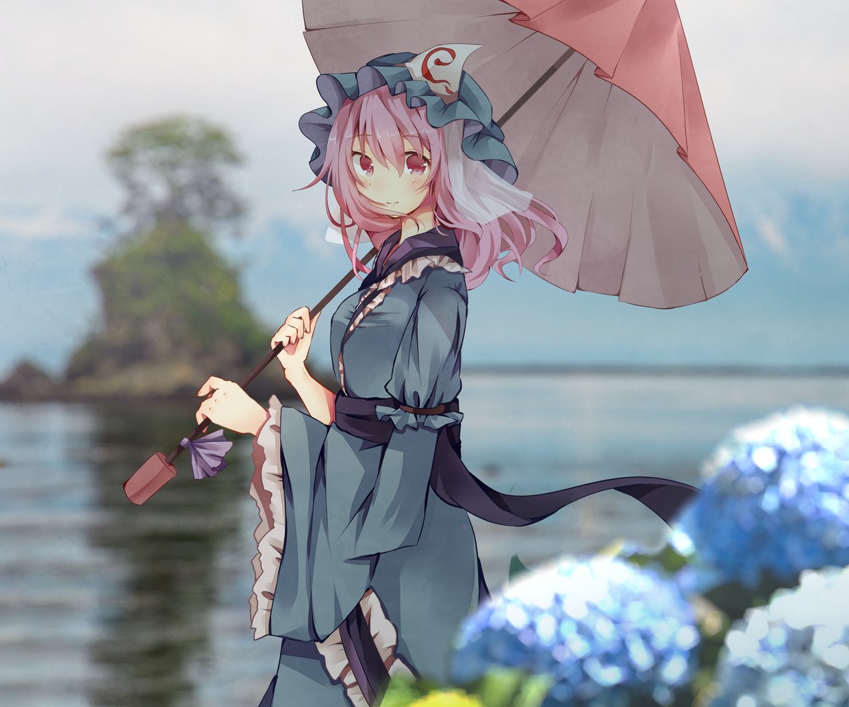 1girl arm_garter bangs blue_kimono blurry blurry_background blush breasts bush commentary_request eyebrows_visible_through_hair flower frilled_shirt_collar frilled_sleeves frills hat holding holding_umbrella japanese_clothes kimono large_breasts long_sleeves looking_at_viewer mob_cap obi pink_eyes pink_hair saigyouji_yuyuko sash short_hair smile solo standing tamagogayu1998 touhou triangular_headpiece umbrella upper_body wide_sleeves