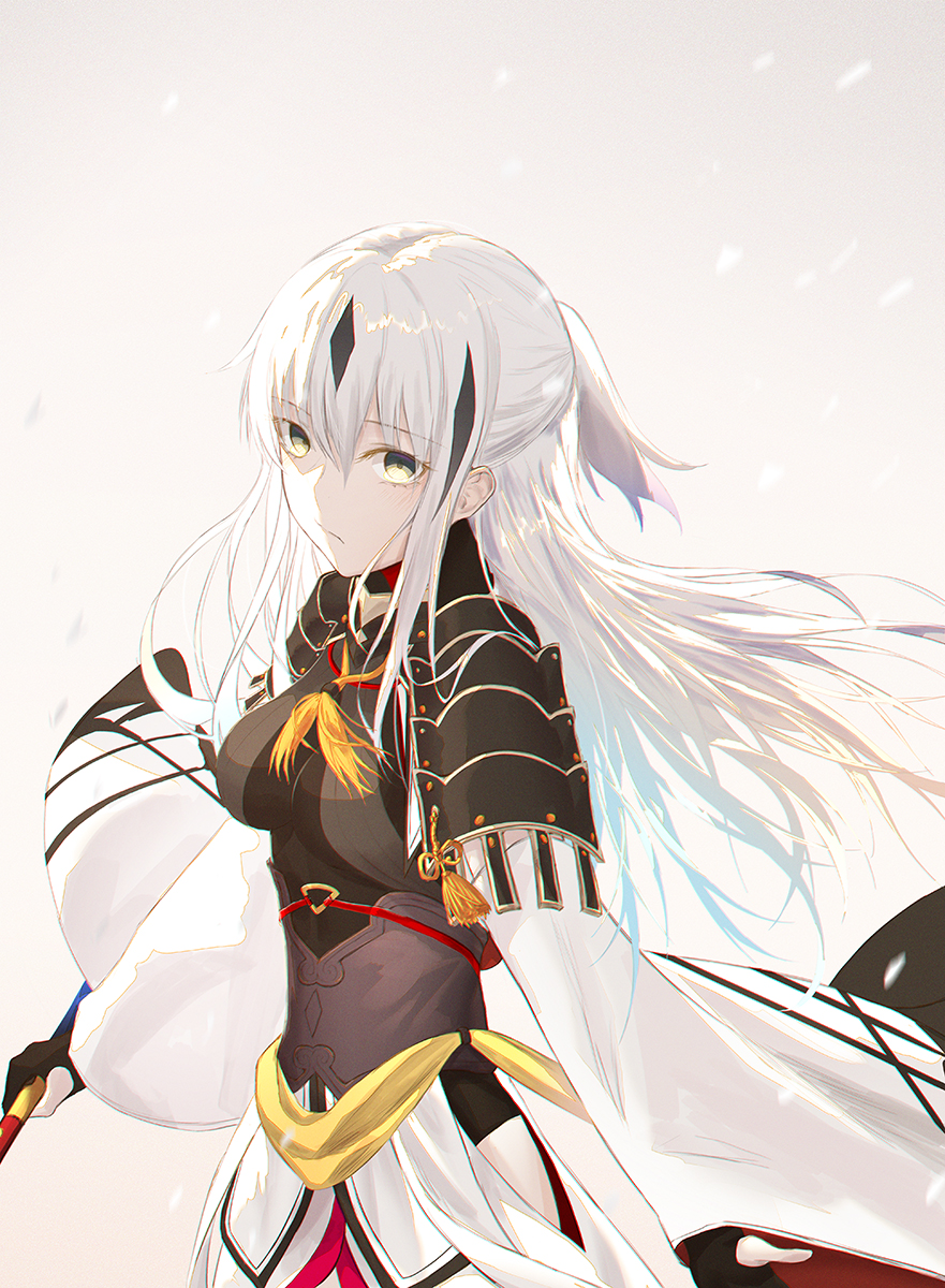 1girl bangs breasts eyebrows_behind_hair eyebrows_visible_through_hair fate/grand_order fate_(series) fingerless_gloves gloves grey_hair highres holding holding_weapon japanese_clothes long_hair looking_at_viewer merry_hearm nagao_kagetora_(fate) ponytail simple_background solo upper_body weapon white_background white_hair yellow_eyes