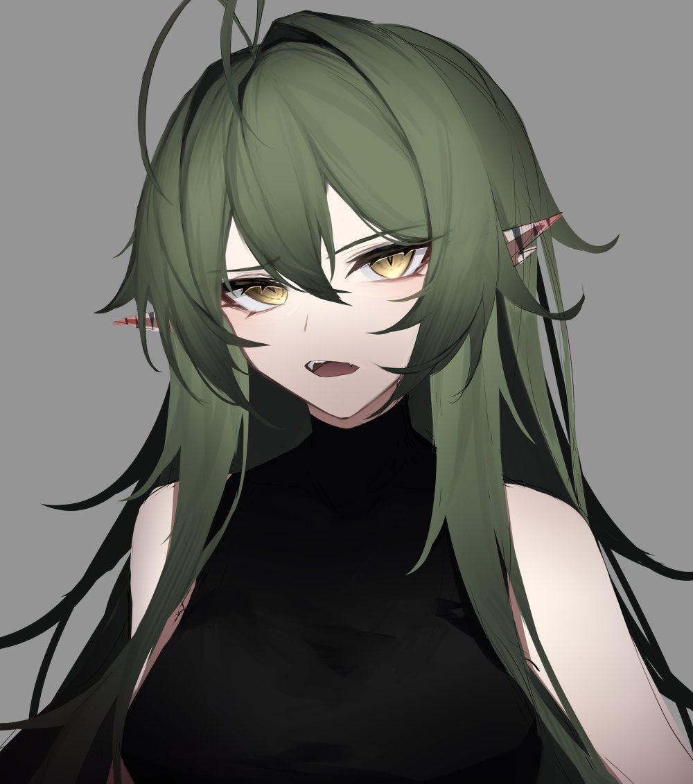 1girl ahoge alternate_costume arknights bangs black_background black_clothes close-up crocodilian_tail eyebrows_visible_through_hair gavial_(arknights) green_hair grey_background long_hair looking_at_viewer ozeu0916 pointy_ears solo teeth yellow_eyes