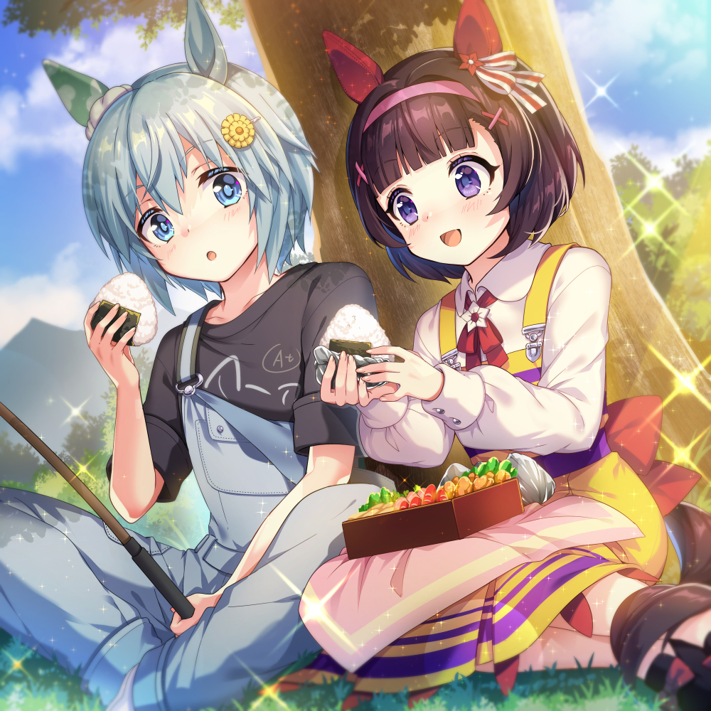 2girls animal_ears bento blue_eyes casual food hair_ornament hairclip headband horse_ears horse_girl multiple_girls nishino_flower_(umamusume) onigiri seiun_sky_(umamusume) short_hair sitting sparkle takase_kou tree umamusume violet_eyes