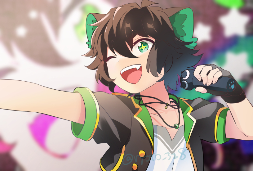 +_+ 1boy animal_ears blurry blurry_background cat_boy cat_ears green_eyes hair_between_eyes holding holding_microphone jewelry luoxiaohei microphone necklace one_eye_closed open_mouth ryoto_328 shadow short_sleeves smile solo the_legend_of_luo_xiaohei twitter_username upper_body