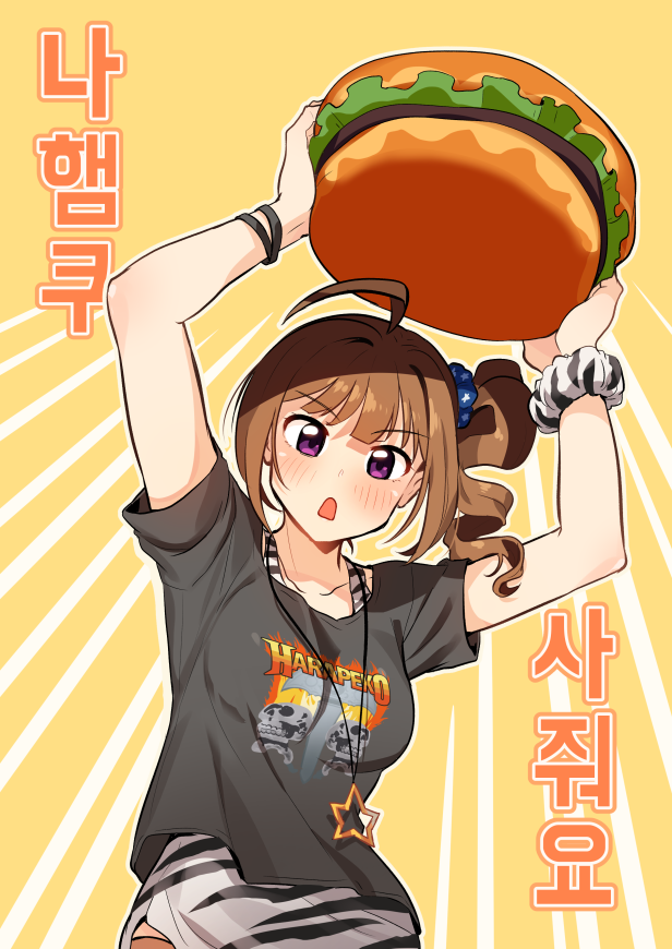1girl ahoge arms_up bangs black_shirt blue_scrunchie bracelet brown_hair burger commentary_request drill_hair emphasis_lines eyebrows_visible_through_hair food frown hair_ornament hair_scrunchie holding holding_food idolmaster idolmaster_million_live! jewelry kamille_(vcx68) korean_text looking_at_viewer medium_hair necklace open_mouth oversized_food print_scrunchie print_shirt scrunchie shirt short_sleeves side_drill side_ponytail star_(symbol) star_necklace star_print t-shirt tank_top translation_request violet_eyes white_scrunchie white_shirt wrist_scrunchie yellow_background yokoyama_nao