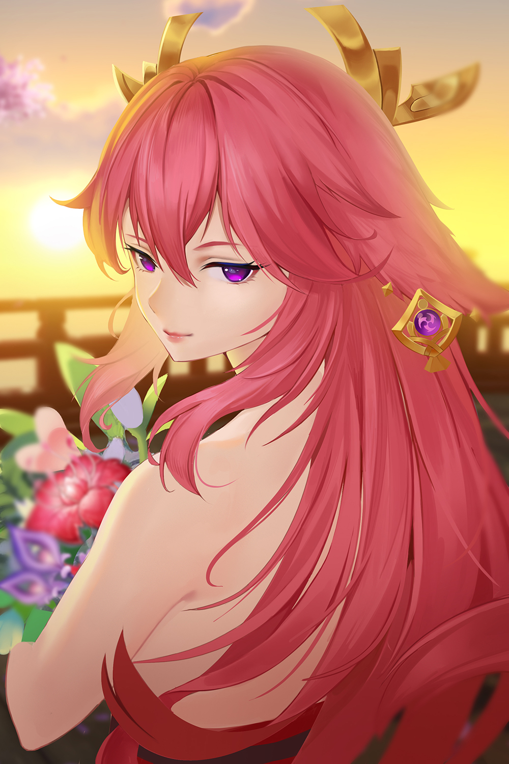 1girl backless_outfit bangs bare_shoulders closed_mouth commentary_request eyebrows_behind_hair flower from_behind gaoyang_ou_nisang genshin_impact hair_between_eyes highres horns long_hair looking_at_viewer looking_back outdoors red_flower redhead smile solo sunset upper_body very_long_hair violet_eyes yae_(genshin_impact)