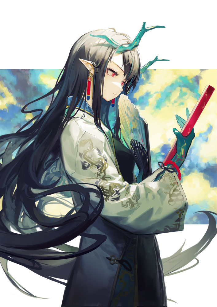 1girl arknights black_hair chinese_clothes closed_mouth coat dragon_horns dusk_(arknights) earrings folding_fan hand_fan holding horns huanxiang_heitu jewelry long_hair open_clothes open_coat pointy_ears red_eyes sidelocks solo very_long_hair white_coat
