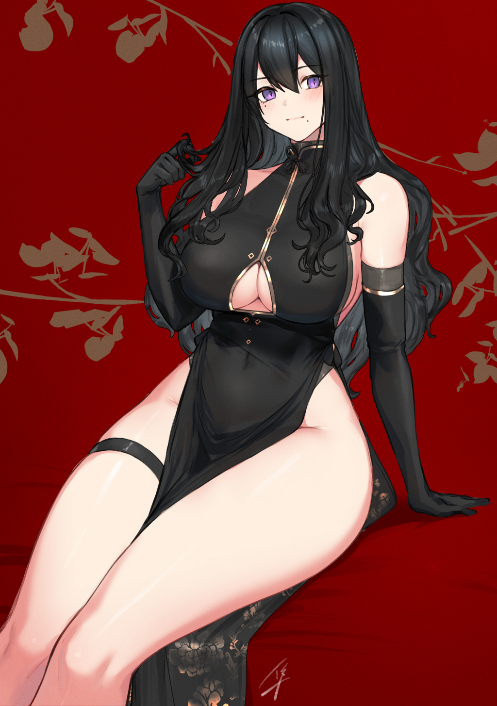 1girl arm_support black_dress black_gloves black_hair breasts cleavage_cutout closed_mouth clothing_cutout commentary_request covered_navel dress elbow_gloves eyebrows_visible_through_hair gloves hair_between_eyes hayabusa highres large_breasts long_hair looking_at_viewer mole mole_under_eye mole_under_mouth original red_background signature sitting solo thighs violet_eyes