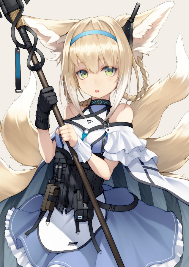 1girl animal_ear_fluff animal_ears apron arknights bangs banned_artist bare_shoulders black_gloves blonde_hair blue_hairband blue_skirt breasts commentary_request eyebrows_visible_through_hair fox_ears fox_girl fox_tail frilled_skirt frills gloves green_eyes grey_background hair_between_eyes hairband hands_up holding kitsune kyoeiki looking_at_viewer medium_breasts multicolored_hair parted_lips shirt simple_background skirt solo suzuran_(arknights) tail two-tone_hair waist_apron white_apron white_hair white_shirt