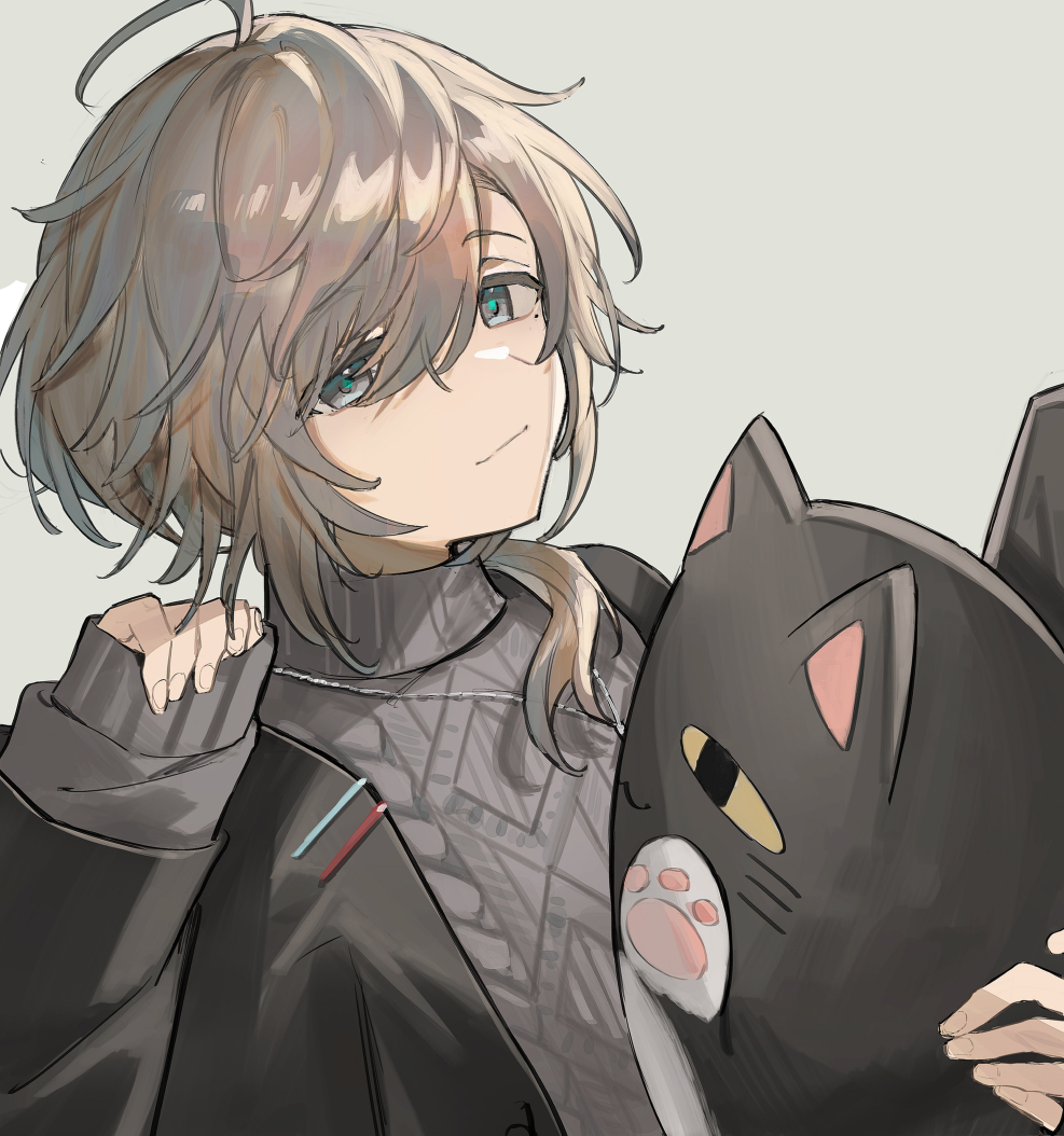 1boy ahoge bangs blue_eyes closed_mouth grey_background grey_hair grey_sweater hayama_eishi holding holding_stuffed_toy jacket jewelry kanae_(nijisanji) long_sleeves looking_at_viewer male_focus mole mole_under_eye necklace nijisanji ponytail roto_(kanae) simple_background sleeves_past_wrists solo stuffed_animal stuffed_cat stuffed_toy sweater upper_body virtual_youtuber