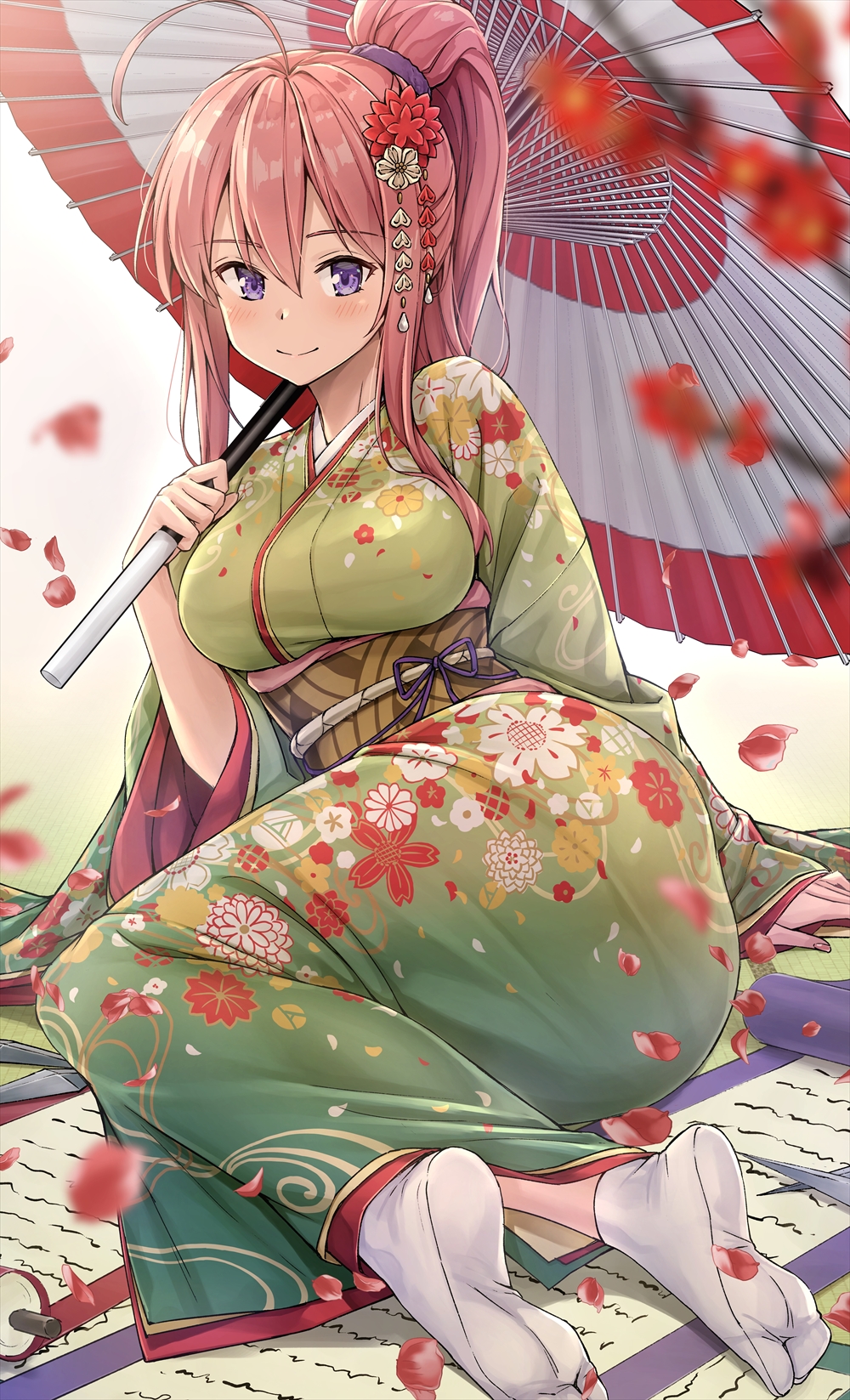 1girl arm_support ass bangs blurry blurry_foreground blush breasts closed_mouth commentary_request depth_of_field eyebrows_visible_through_hair floral_print flower green_kimono hair_flower hair_ornament high_ponytail highres holding holding_umbrella japanese_clothes kimono kotatsu_(kotatsu358) large_breasts long_hair long_sleeves looking_at_viewer neet_de_otaku_na_kunoichi_to_naze_ka_dousei_hajimemashita no_shoes obi oil-paper_umbrella petals pink_hair ponytail print_kimono reclining red_flower sash scroll shizuri_(neet_de_otaku_na_kunoichi_to_naze_ka_dousei_hajimemashita) sidelocks simple_background smile soles solo tabi umbrella underbust very_long_hair violet_eyes white_background white_legwear wide_sleeves