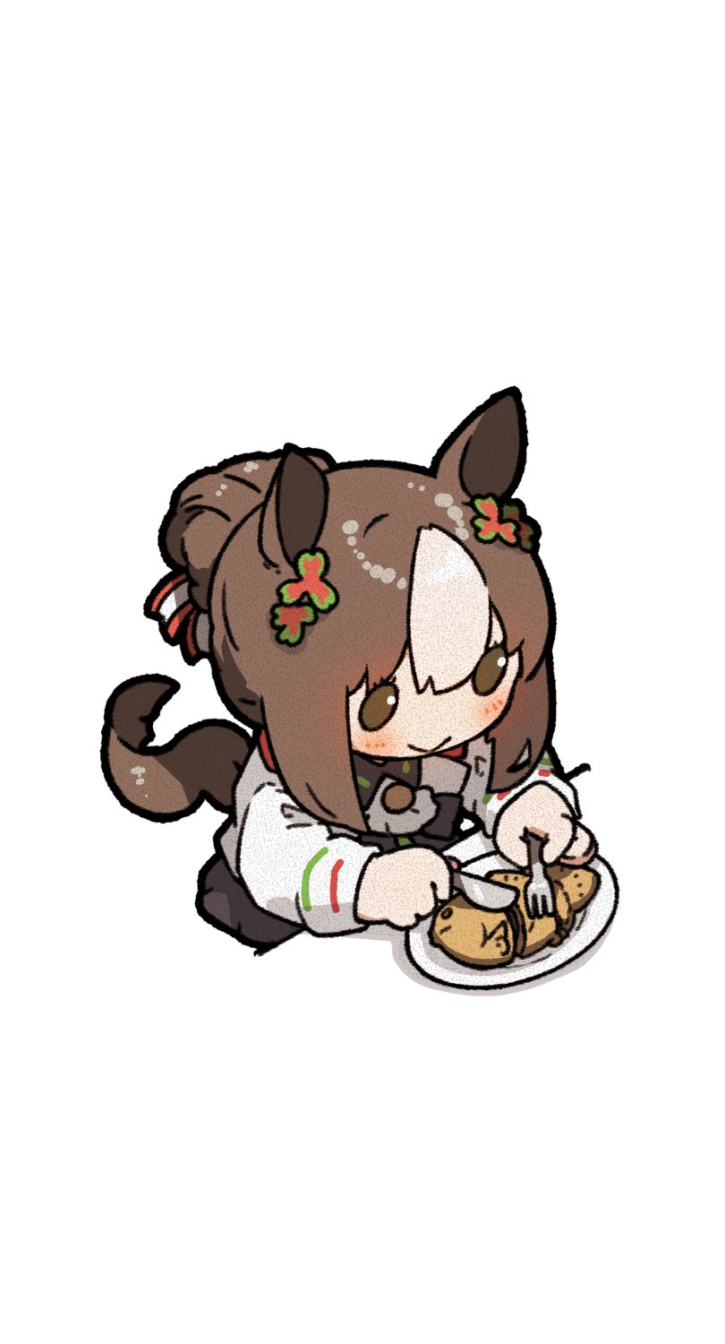 1girl :&gt; amonitto animal_ears bangs blush brown_eyes brown_hair chibi closed_mouth clover_hair_ornament commentary_request fine_motion_(umamusume) food fork hair_bun hair_ornament highres horse_ears horse_girl horse_tail invisible_chair knife long_sleeves multicolored_hair plate simple_background sitting smile solo tail taiyaki two-tone_hair umamusume wagashi white_background