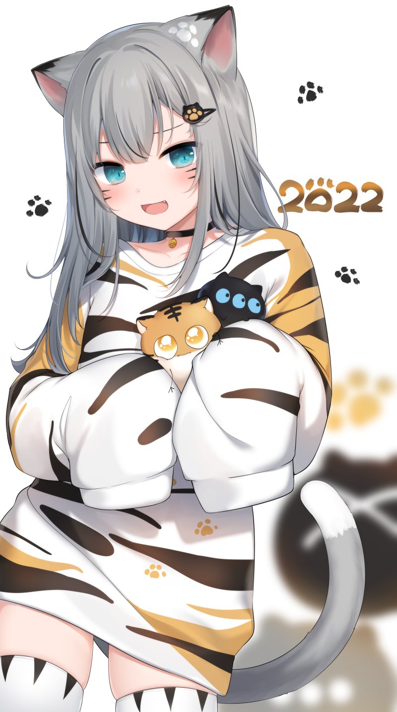 1girl 2022 :d amashiro_natsuki animal_ears animal_print bangs black_choker black_hair blue_eyes blurry blurry_background cat_ears cat_girl cat_tail chinese_zodiac choker collarbone commentary depth_of_field eyebrows_behind_hair fang grey_hair hair_ornament hairclip highres indie_virtual_youtuber long_hair long_sleeves looking_at_viewer multicolored_hair nacho_(amashiro_natsuki) paw_hair_ornament print_shirt shirt sleeves_past_fingers sleeves_past_wrists smile solo streaked_hair symbol-only_commentary tail thigh-highs tiger_print virtual_youtuber white_background white_legwear white_shirt year_of_the_tiger