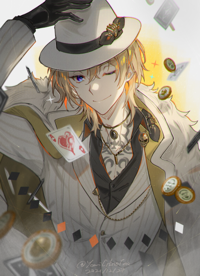 1boy black_gloves blonde_hair blue_eyes card chest_tattoo coat coin commentary dated english_commentary fedora formal fur-trimmed_coat fur_trim gloves hat jewelry looking_at_viewer luca_kaneshiro male_focus necklace nijisanji nijisanji_en one_eye_closed playing_card short_hair signature simple_background skull_brooch smile solo sparkle striped_suit suit tattoo virtual_youtuber white_background white_coat white_headwear white_suit youmicitrustea