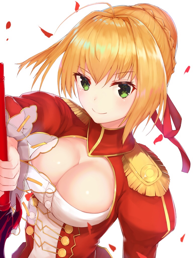 1girl ahoge blonde_hair blurry breasts cleavage corset fate/extra fate/grand_order fate_(series) flower fuaunte green_eyes hair_flower hair_ornament highres looking_at_viewer nero_claudius_(fate)_(all) ocean petals saber_extra short_hair smile solo