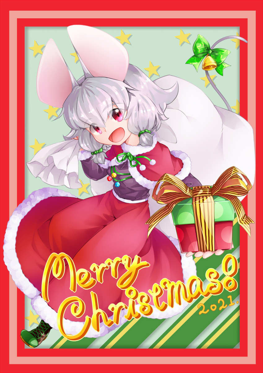 1girl alternate_costume animal_ears bangs bbb_(33kudo) bell border bow capelet christmas commentary_request eyebrows_visible_through_hair eyes_visible_through_hair full_body fur-trimmed_capelet fur-trimmed_skirt fur_trim gift green_bow grey_hair hair_between_eyes highres holding holding_gift holding_sack large_ears long_skirt long_sleeves looking_at_viewer merry_christmas mouse_ears mouse_girl mouse_tail nazrin open_mouth red_border red_capelet red_eyes red_skirt sack short_hair skirt smile solo starry_background tail tail_bell tail_bow tail_ornament touhou