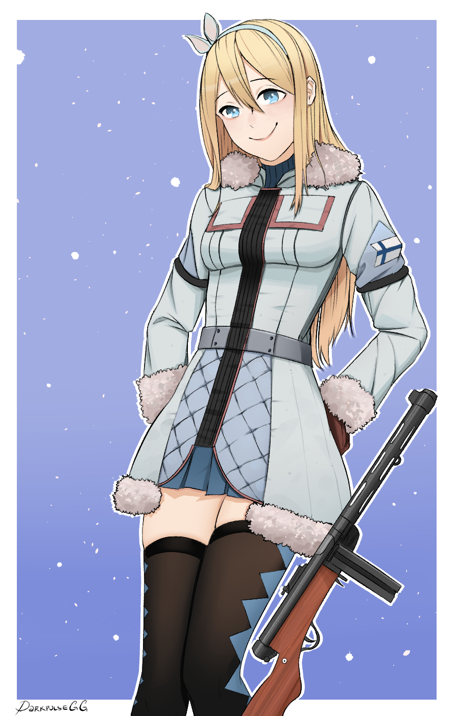 1girl artist_name bangs black_legwear blonde_hair blue_coat blue_eyes blush breasts brown_gloves closed_mouth coat darkpulsegg eyebrows_visible_through_hair feet_out_of_frame finnish_flag fur-trimmed_coat fur_collar fur_trim girls_frontline gloves gun hairband hands_in_pockets highres long_hair looking_at_viewer simple_background smile solo standing submachine_gun suomi_(girls'_frontline) suomi_kp/-31 thigh-highs weapon