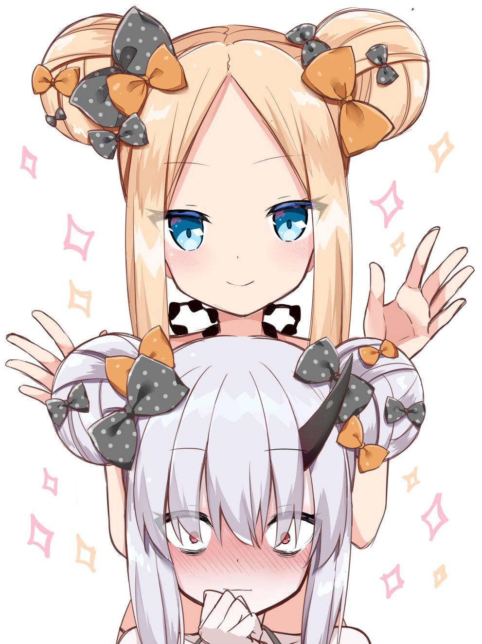 2girls abigail_williams_(fate) abigail_williams_(swimsuit_foreigner)_(fate) abigail_williams_(swimsuit_foreigner)_(fate)_(cosplay) bags_under_eyes black_bow blonde_hair blue_eyes blush bow closed_mouth cosplay double_bun embarrassed fate/grand_order fate_(series) hair_bow highres kamu_(geeenius) lavinia_whateley_(emerald_float)_(fate) lavinia_whateley_(fate) looking_at_viewer multiple_girls red_eyes sanpaku sidelocks smile wide-eyed